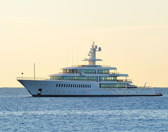 10 Of The Most Impressive and Luxurious Super Yachts In The World That Are Owned By Famous People