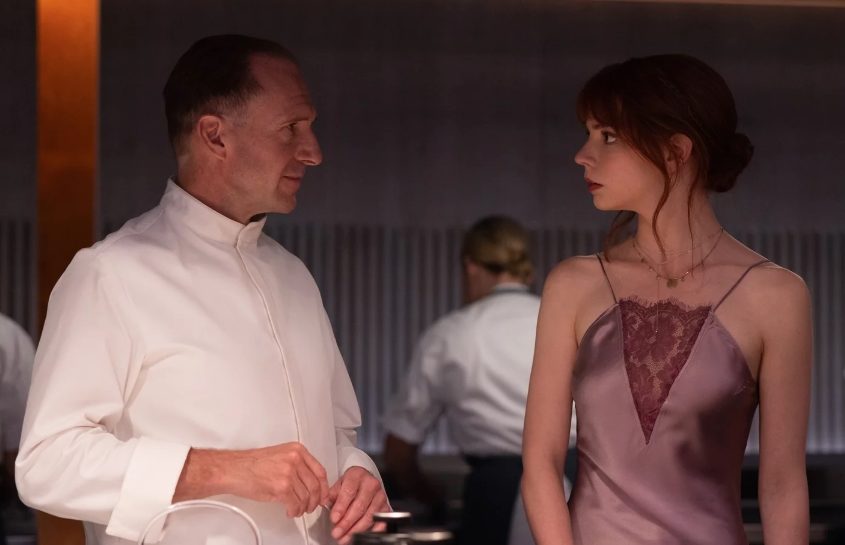 Ralph Fiennes and Anya Taylor-Joy in "The Menu"