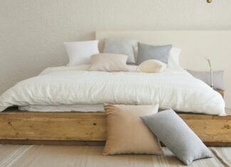 Linen bedsheets